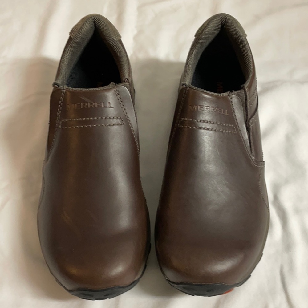 Men’s size 8 Merrell slip on’s